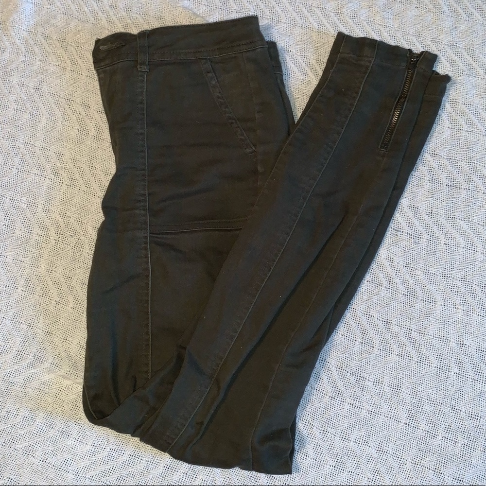 Dark green jeans with zipper accent